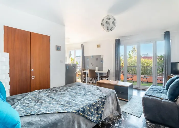 Grand Studio Proche Du Port Et Des Plages